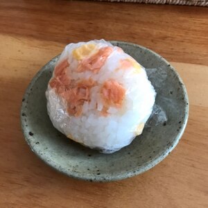 鮭とベビーチーズのおにぎり